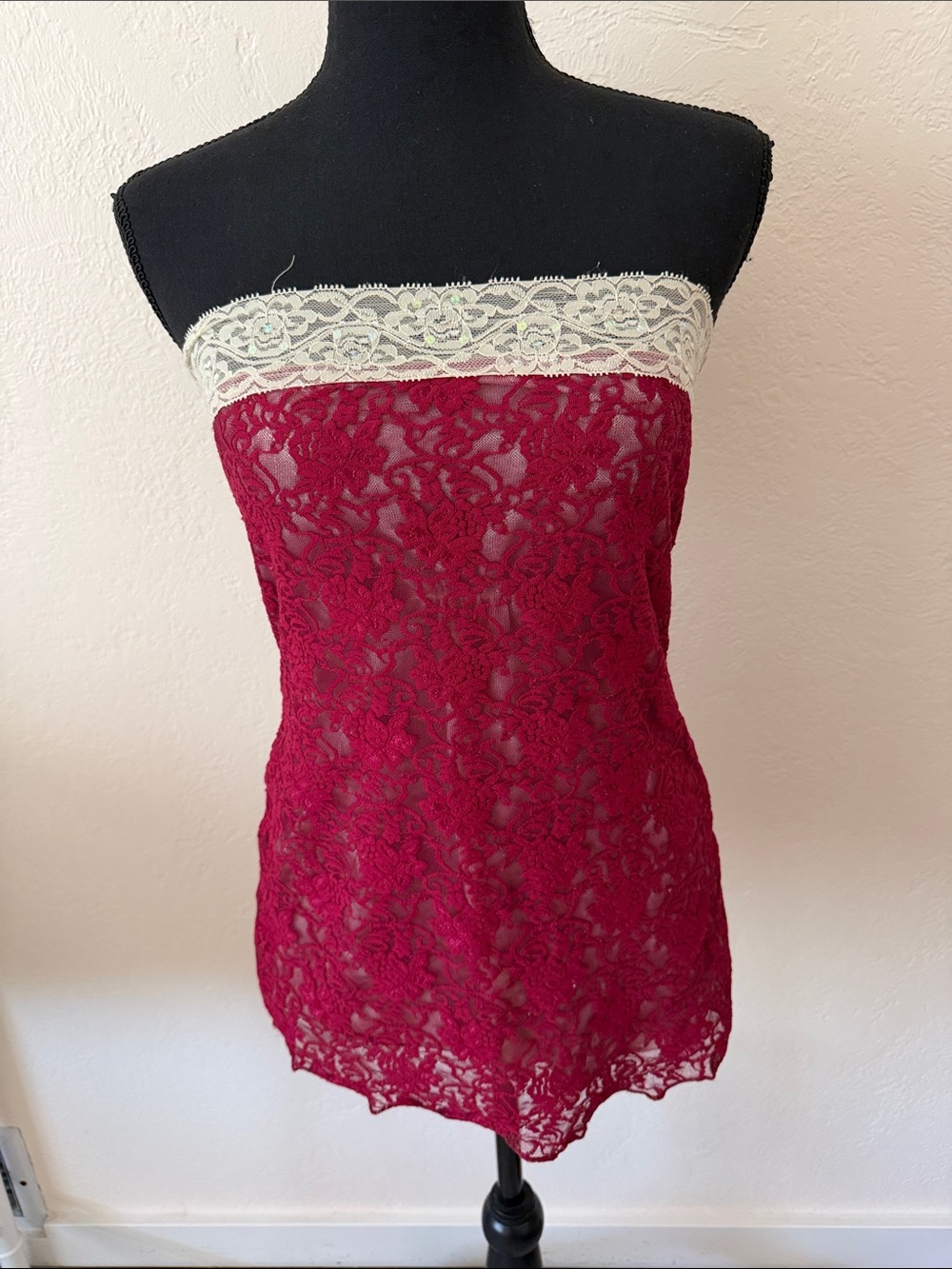 Y2K Strapless Burgundy Lace top with Cream Lace Trim Size Medium